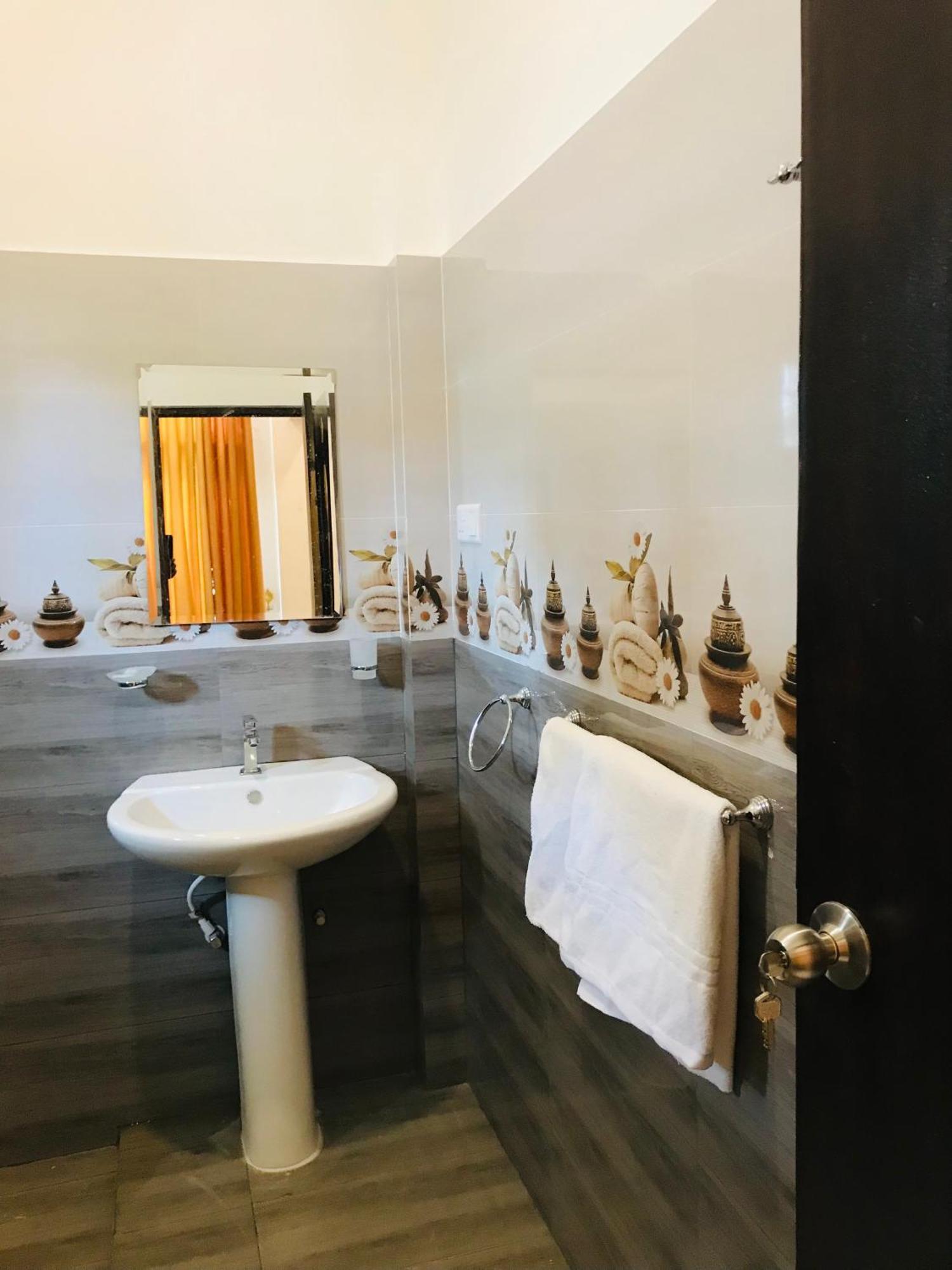 Sri White Villa Airport Boutique Hotel Katunayaka Eksteriør billede