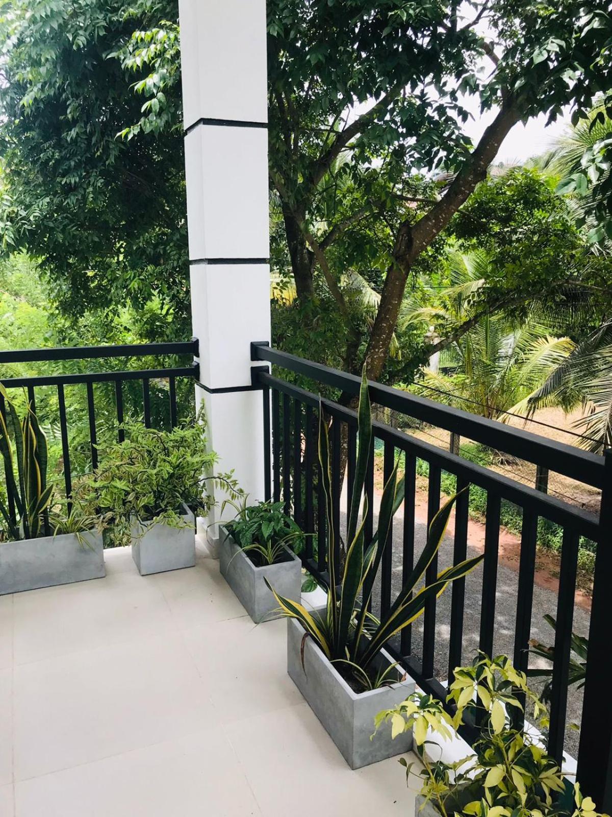 Sri White Villa Airport Boutique Hotel Katunayaka Eksteriør billede