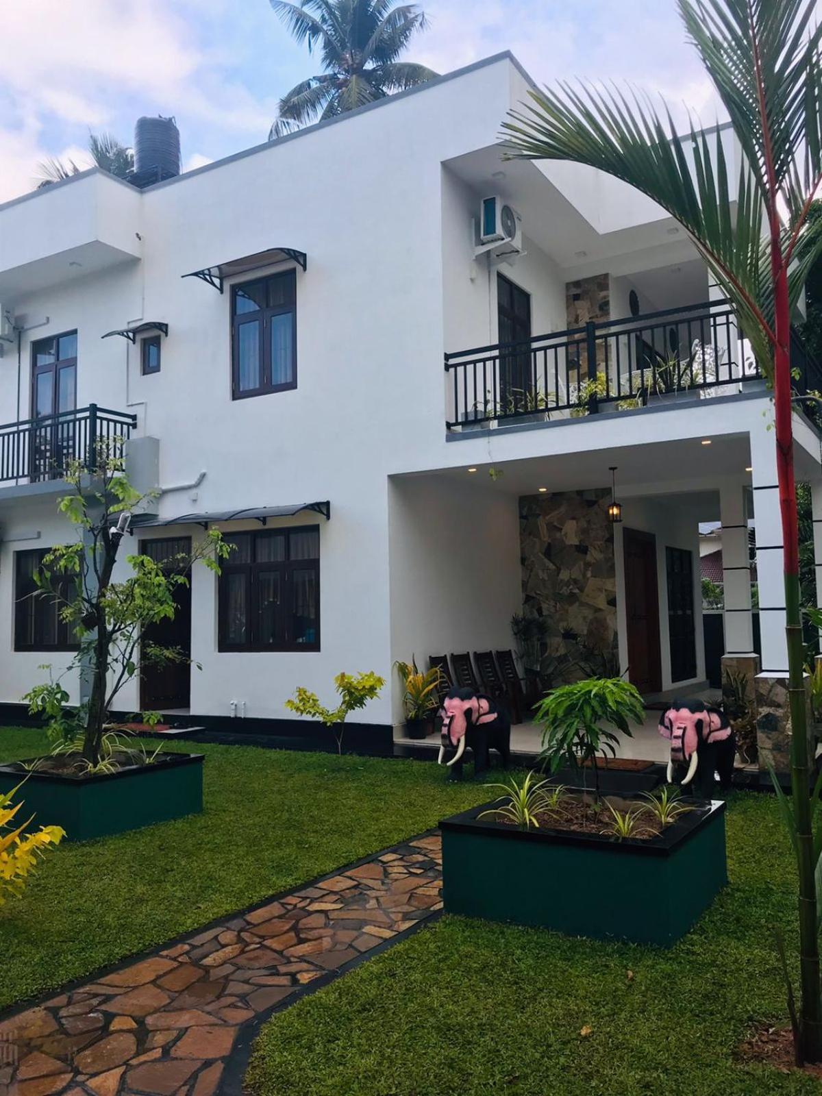 Sri White Villa Airport Boutique Hotel Katunayaka Eksteriør billede