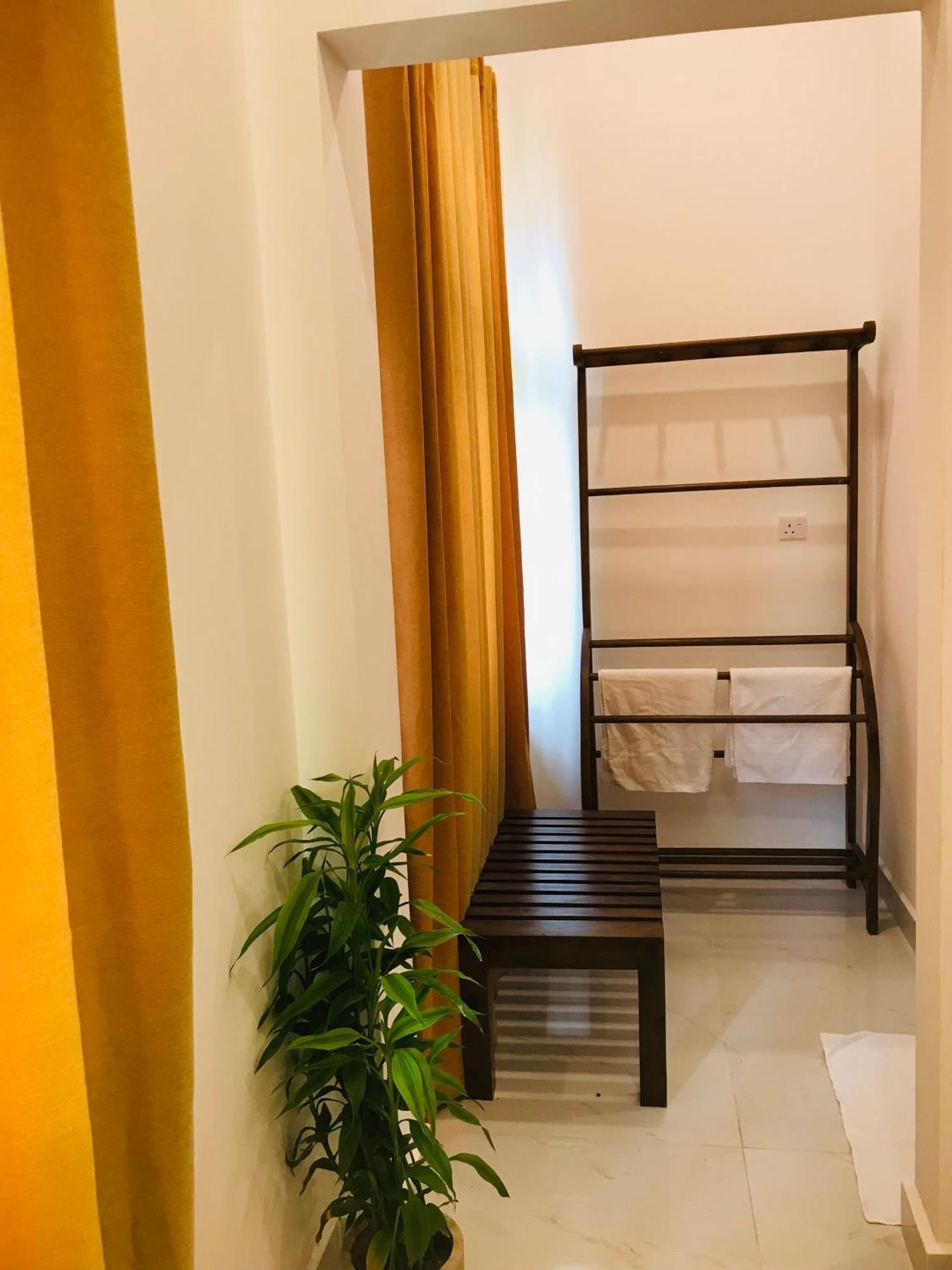 Sri White Villa Airport Boutique Hotel Katunayaka Eksteriør billede