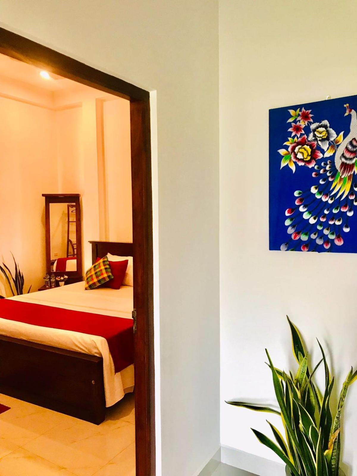 Sri White Villa Airport Boutique Hotel Katunayaka Eksteriør billede
